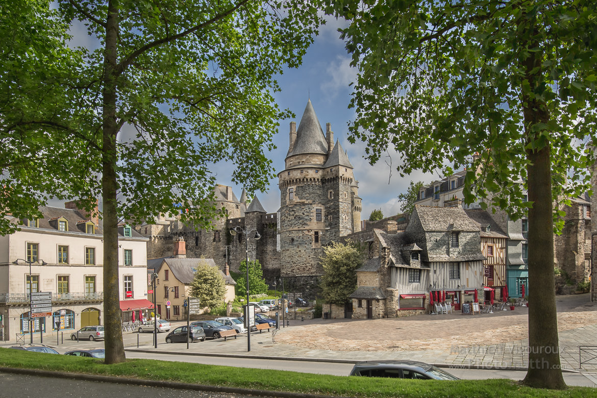 Château des Barons de Vitré (Ille-et-Vilaine) au mois de mai.